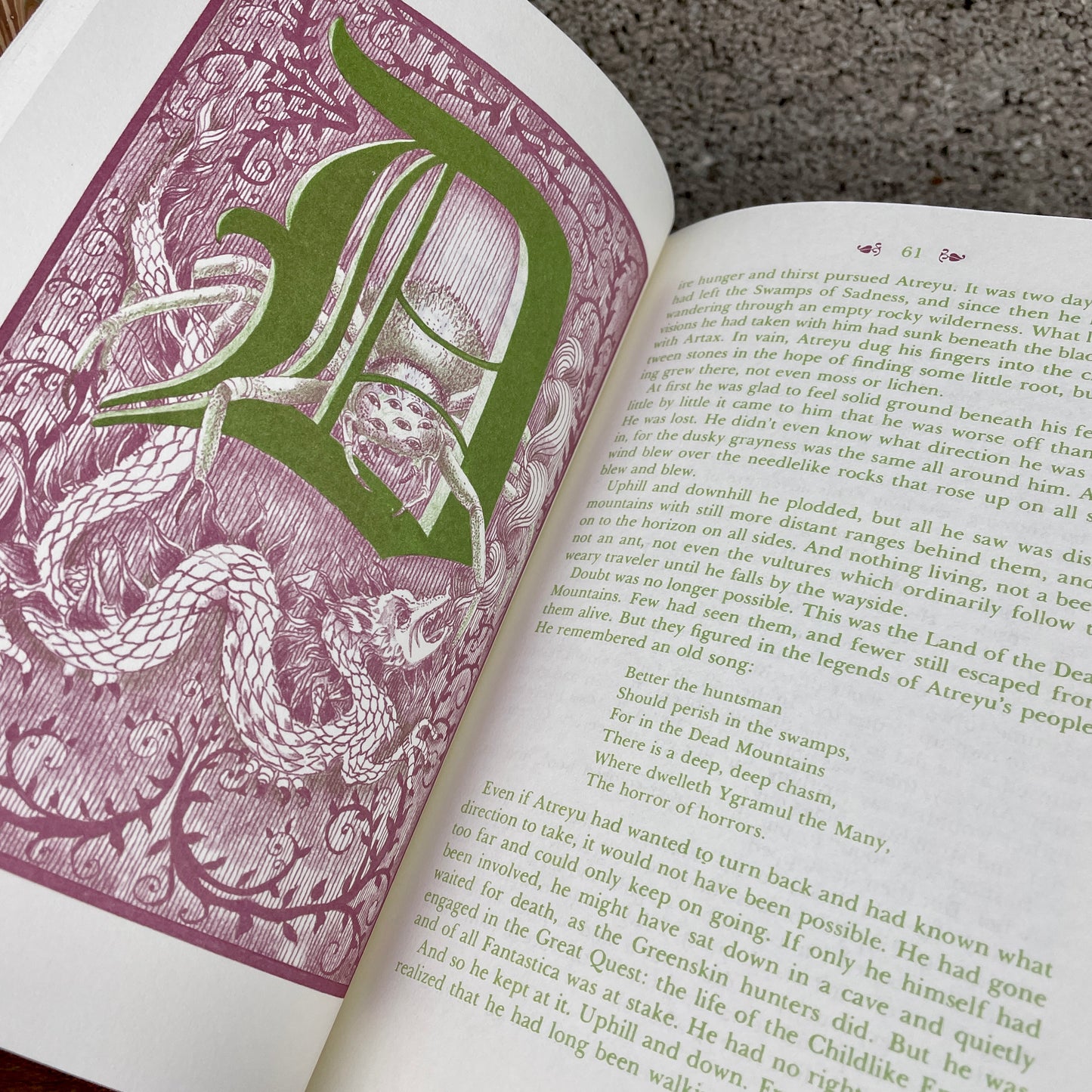 Ledergebundenes Fantasy-Kunstbuch – inspiriert von einem Klassiker der 80er