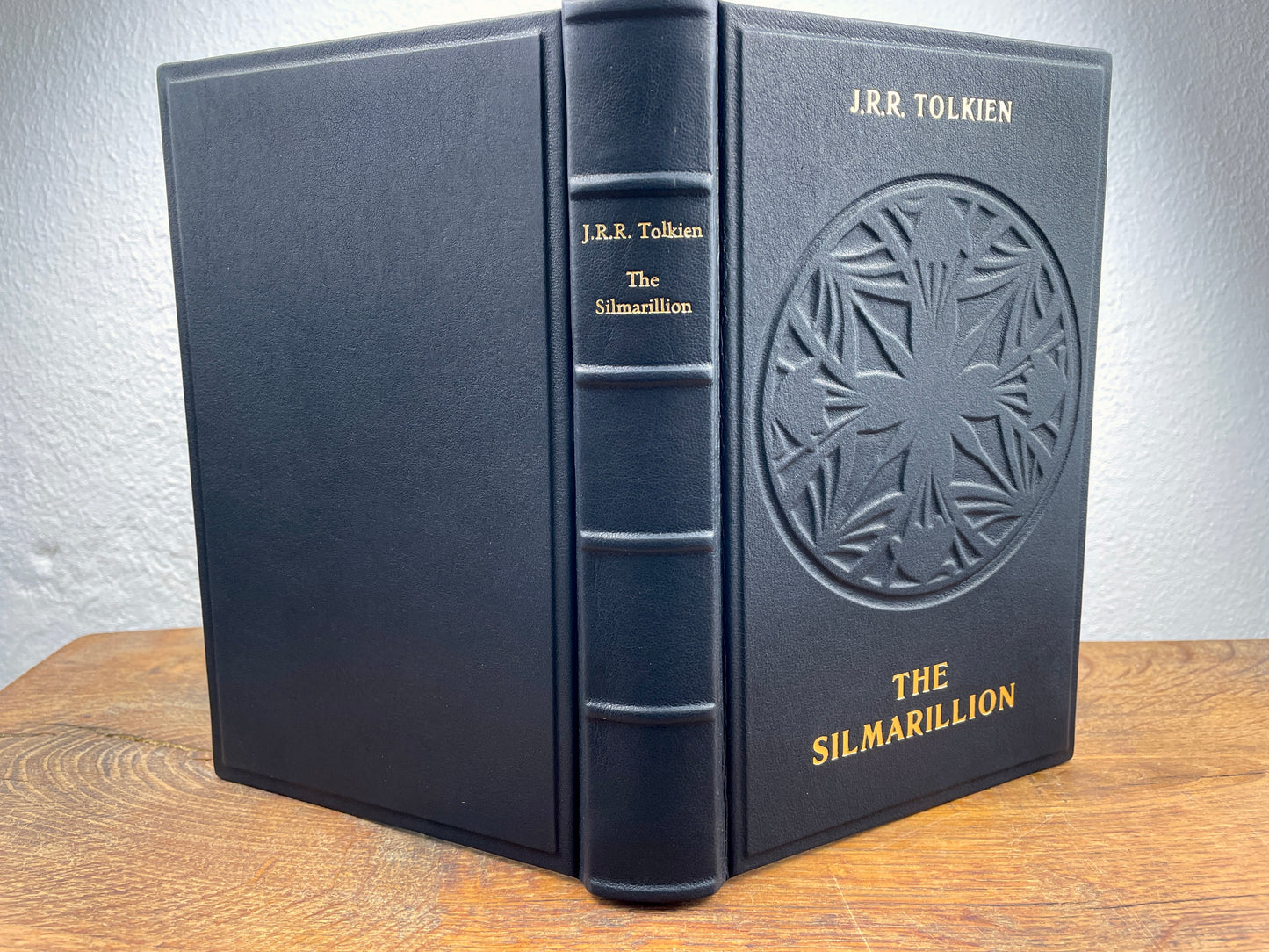 J.R.R. Tolkien – The Silmarillion (1977 Edition) – Handgebundene Unikat-Neubindung