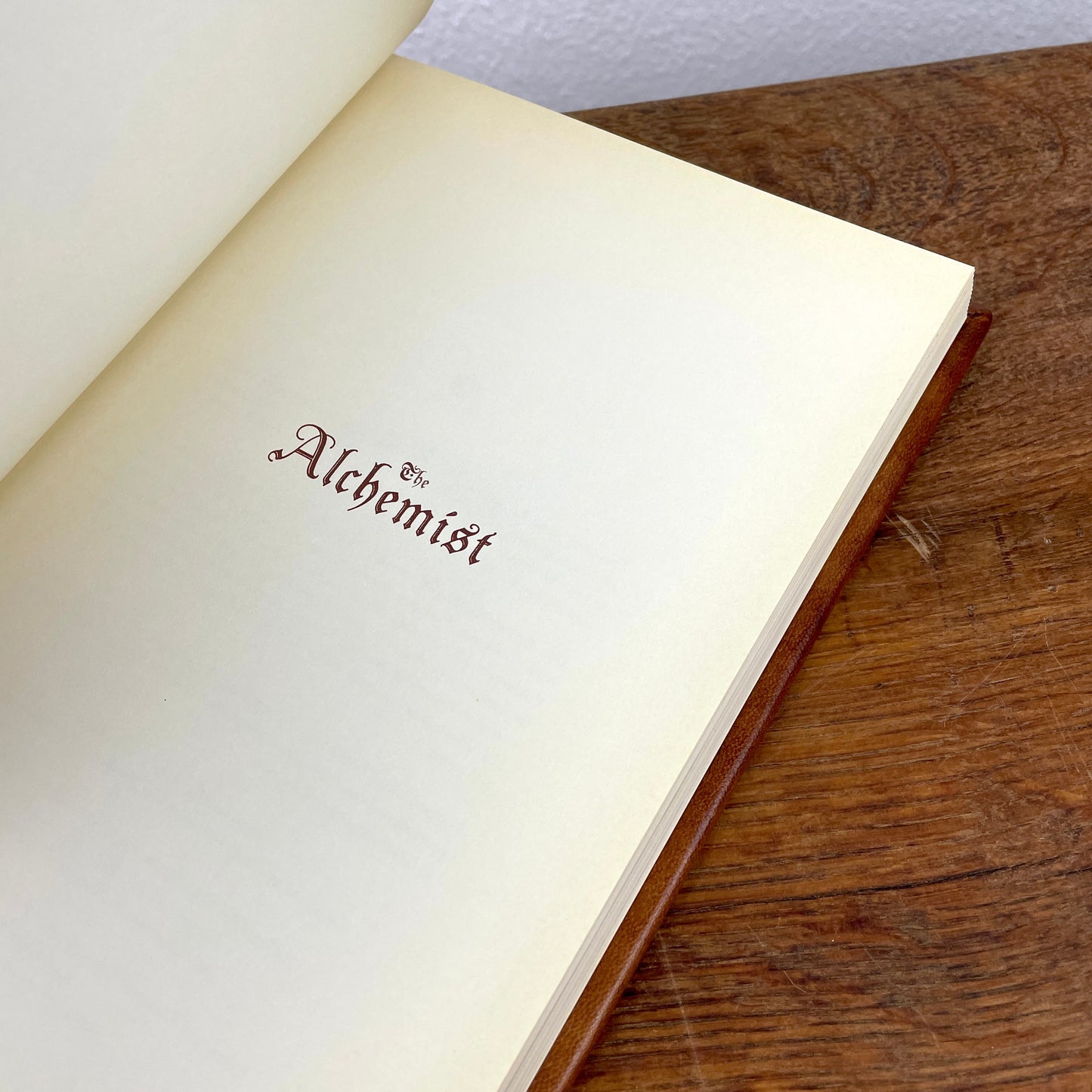 The Alchemist – Handgebundene Sammleredition in braunem Leder