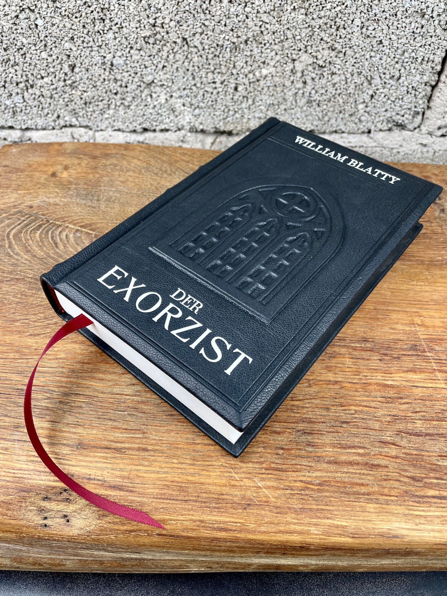 Düstere Klassiker-Edition: Der Exorzist in Leder gebunden