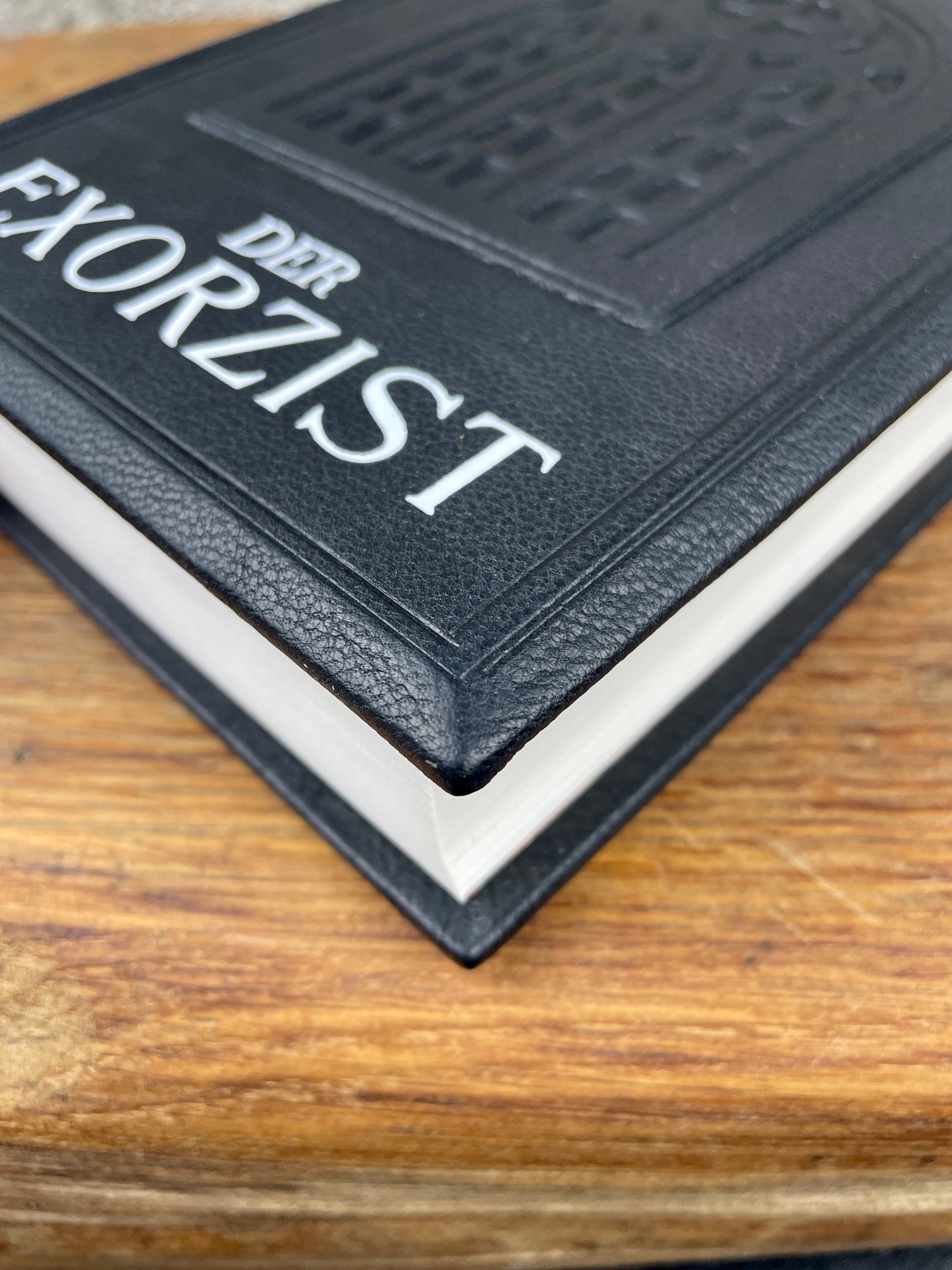 Düstere Klassiker-Edition: Der Exorzist in Leder gebunden