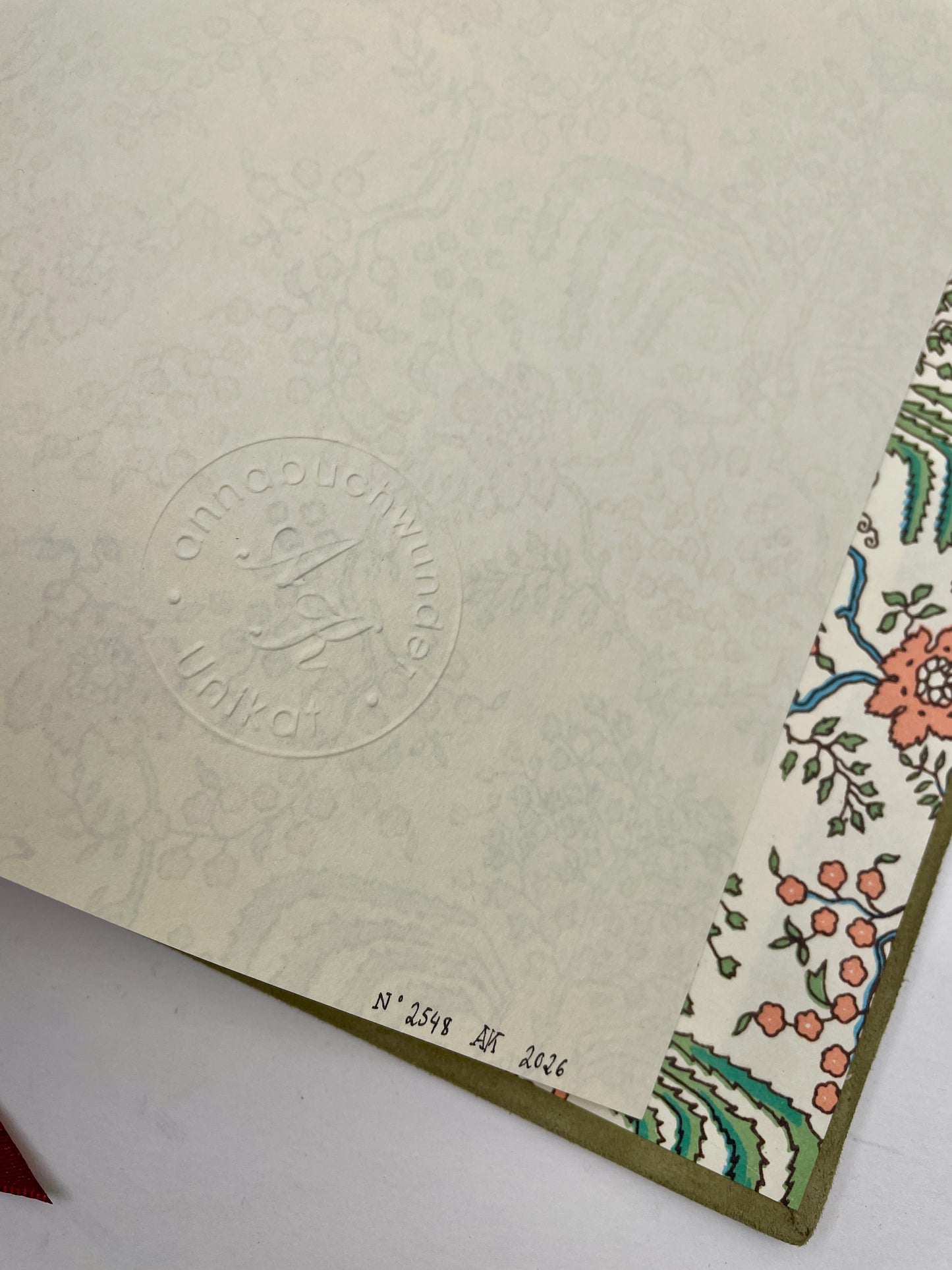 Der Geheime Garten – Kinderbuchklassiker von Frances Hodgson Burnett – Salbeigrünes Veloursleder