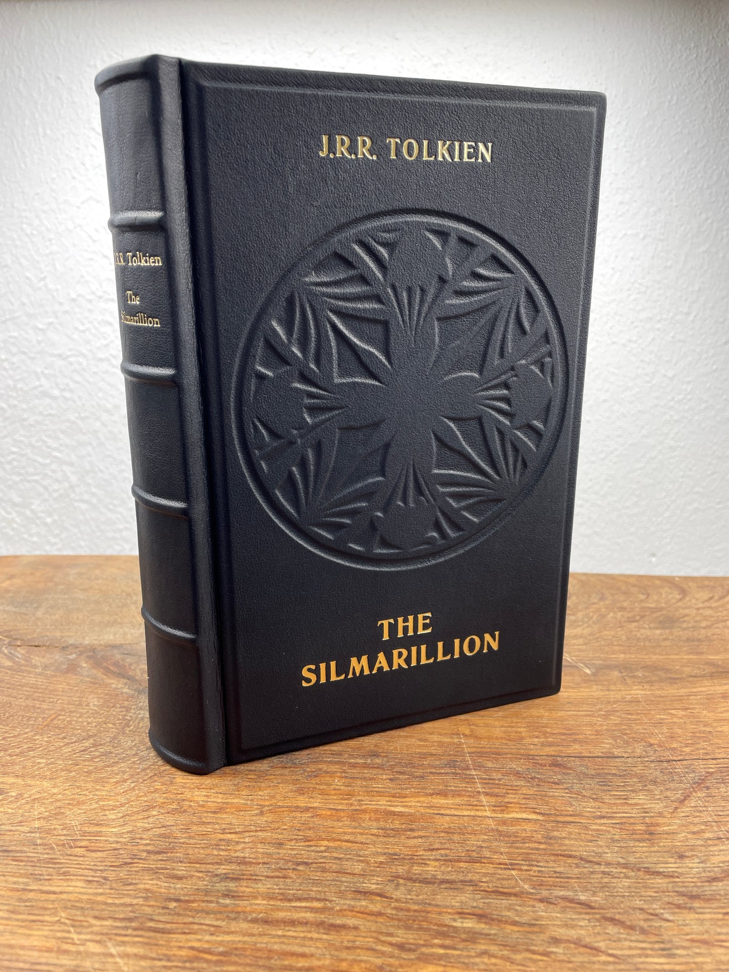 J.R.R. Tolkien – The Silmarillion (1977 Edition) – Handgebundene Unikat-Neubindung