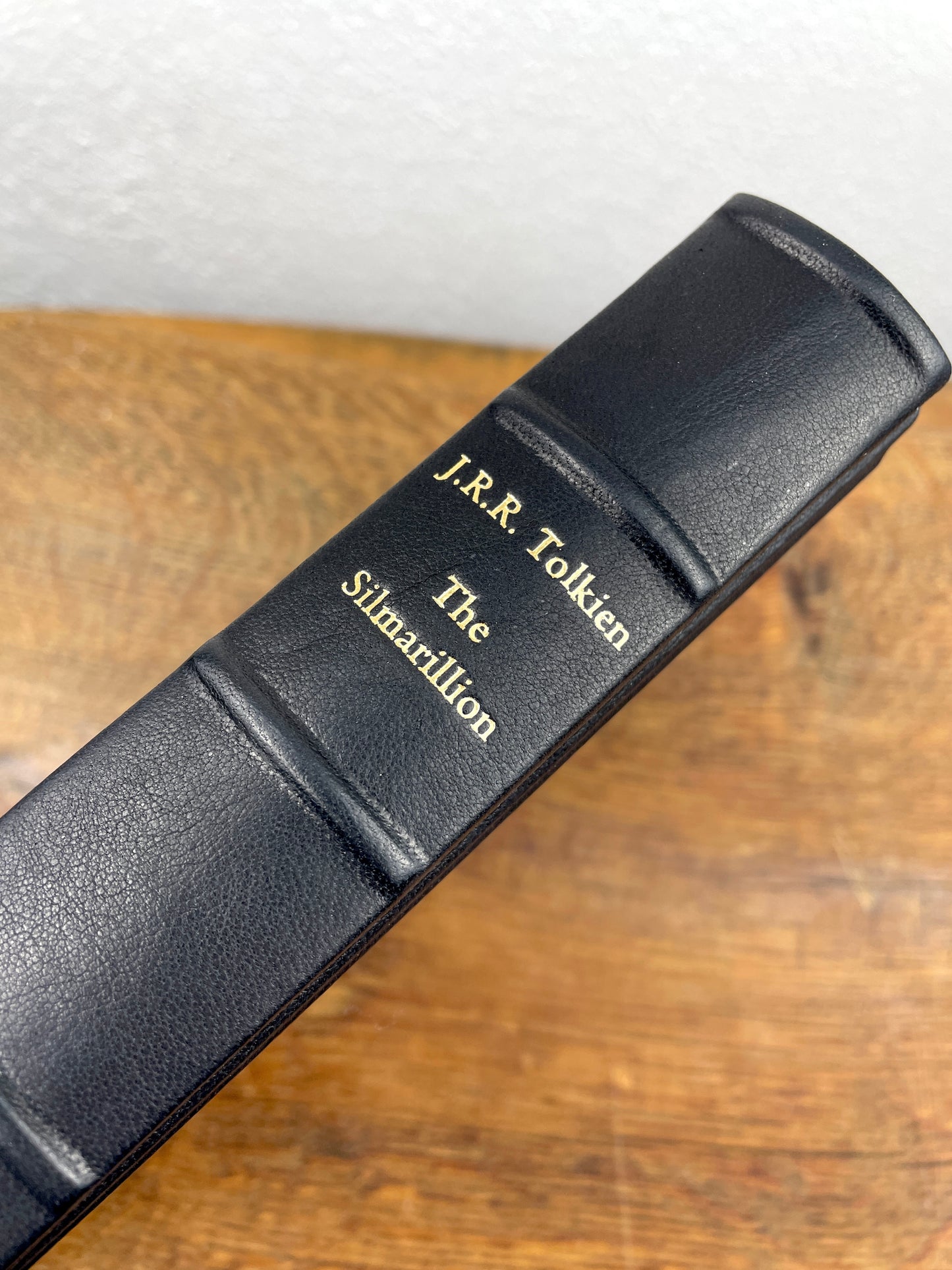 J.R.R. Tolkien – The Silmarillion (1977 Edition) – Handgebundene Unikat-Neubindung