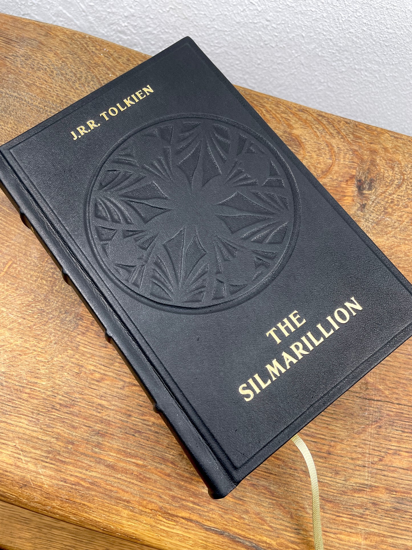J.R.R. Tolkien – The Silmarillion (1977 Edition) – Handgebundene Unikat-Neubindung