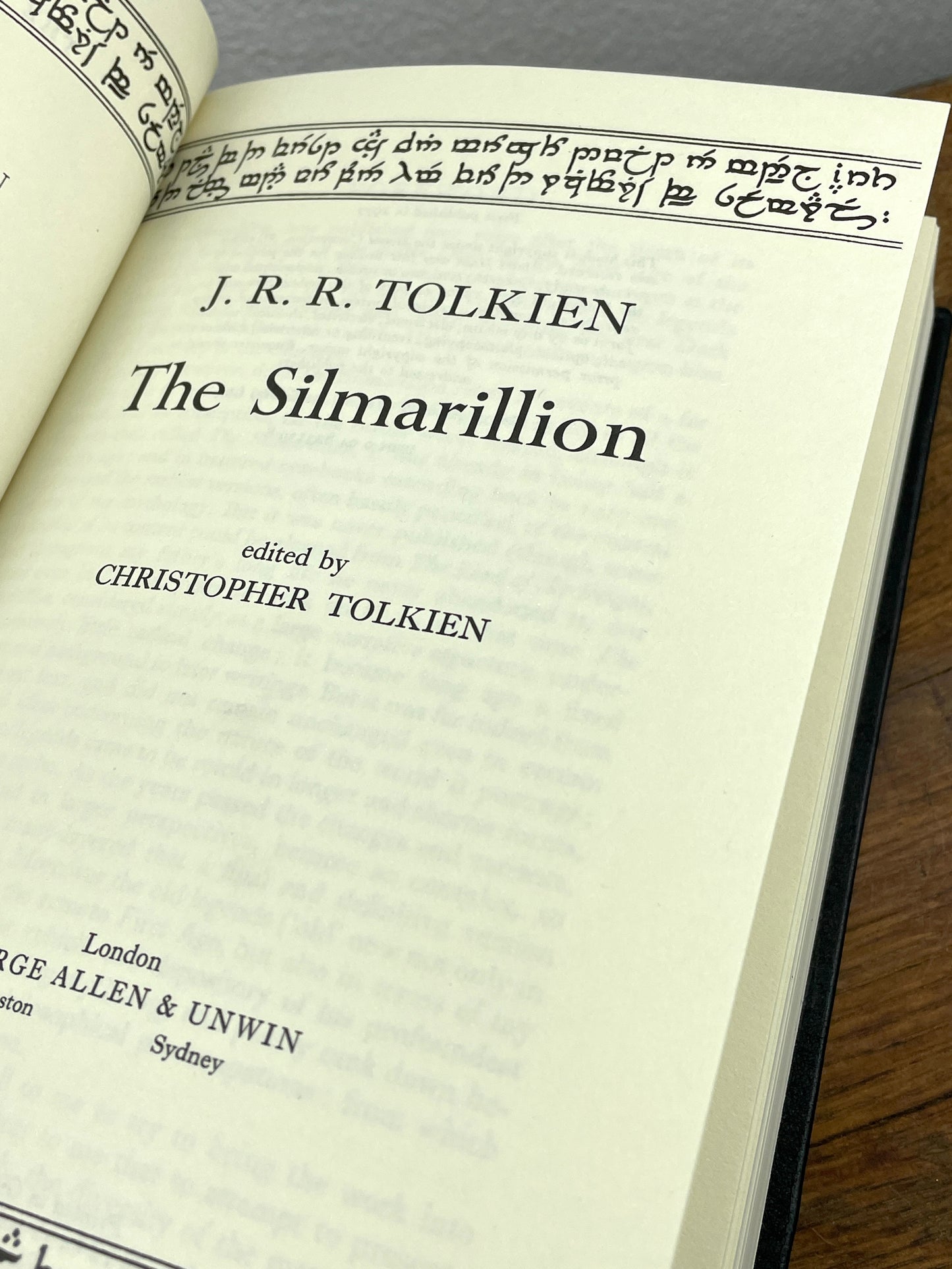 J.R.R. Tolkien – The Silmarillion (1977 Edition) – Handgebundene Unikat-Neubindung