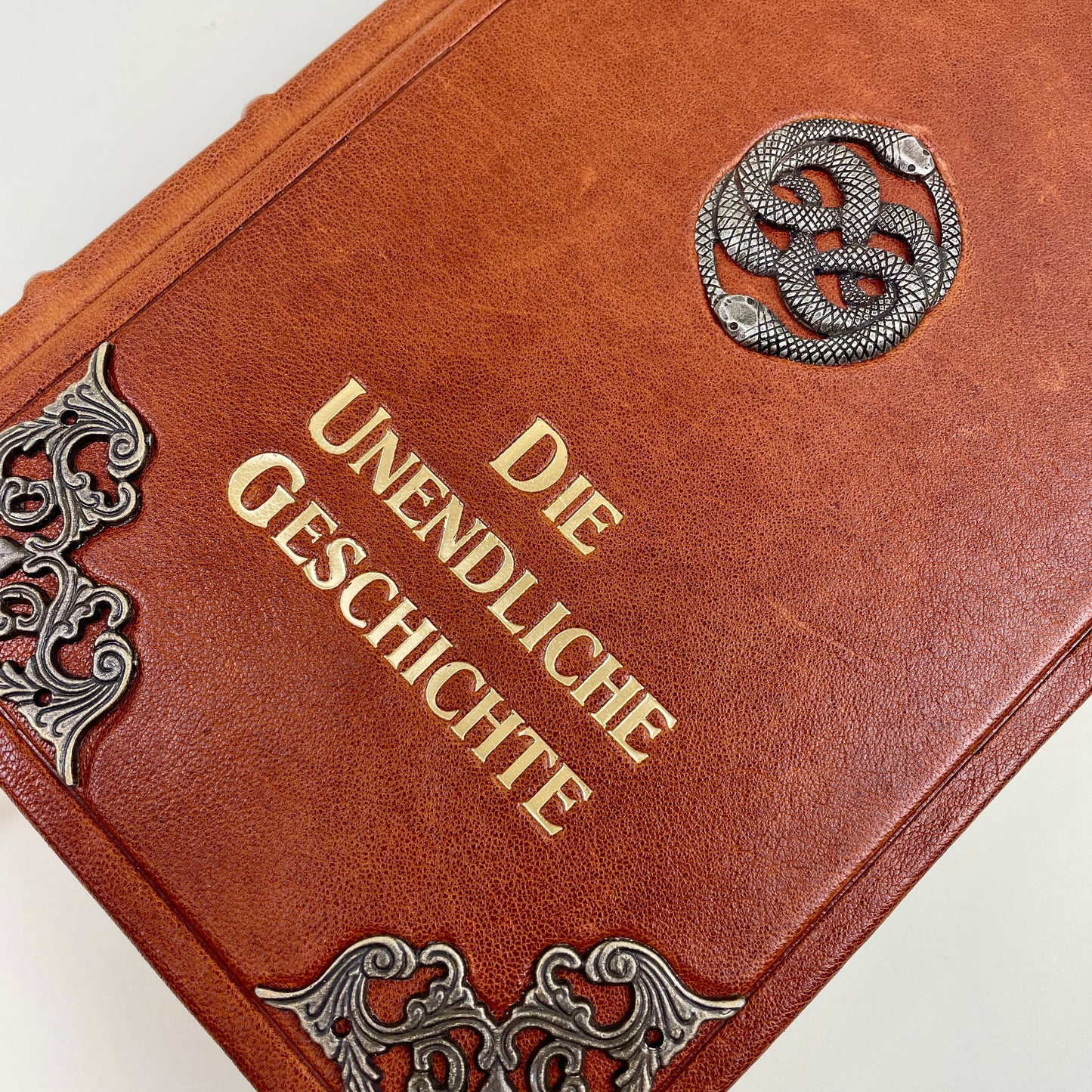 Michael Ende „Die Unendliche Geschichte“ – Handgefertigter Ledereinband / Replikat aus 79er Erstaugabe